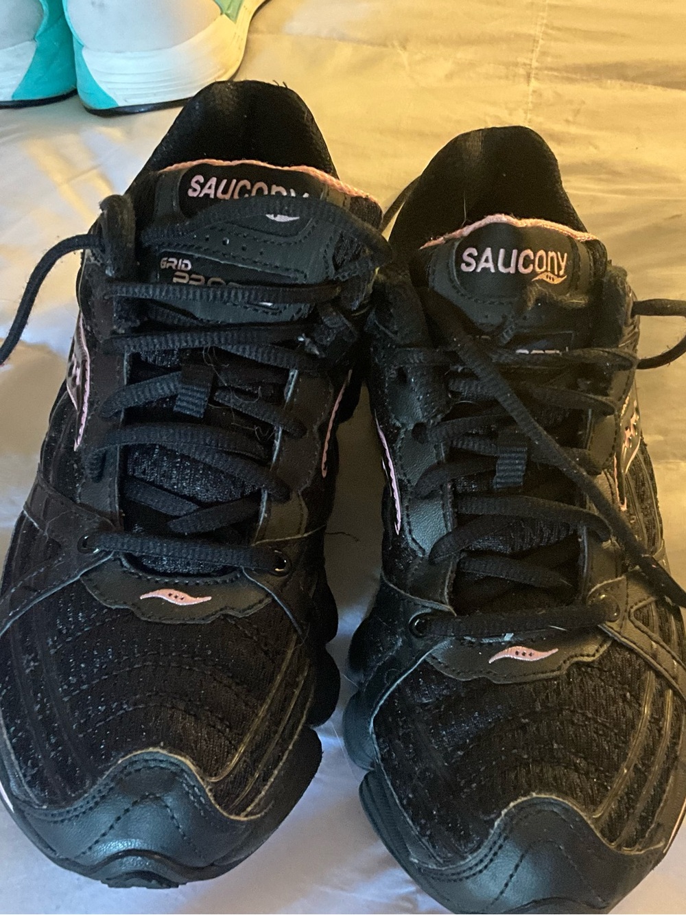 Saucony Black and Pink Women's Athletic Shoes